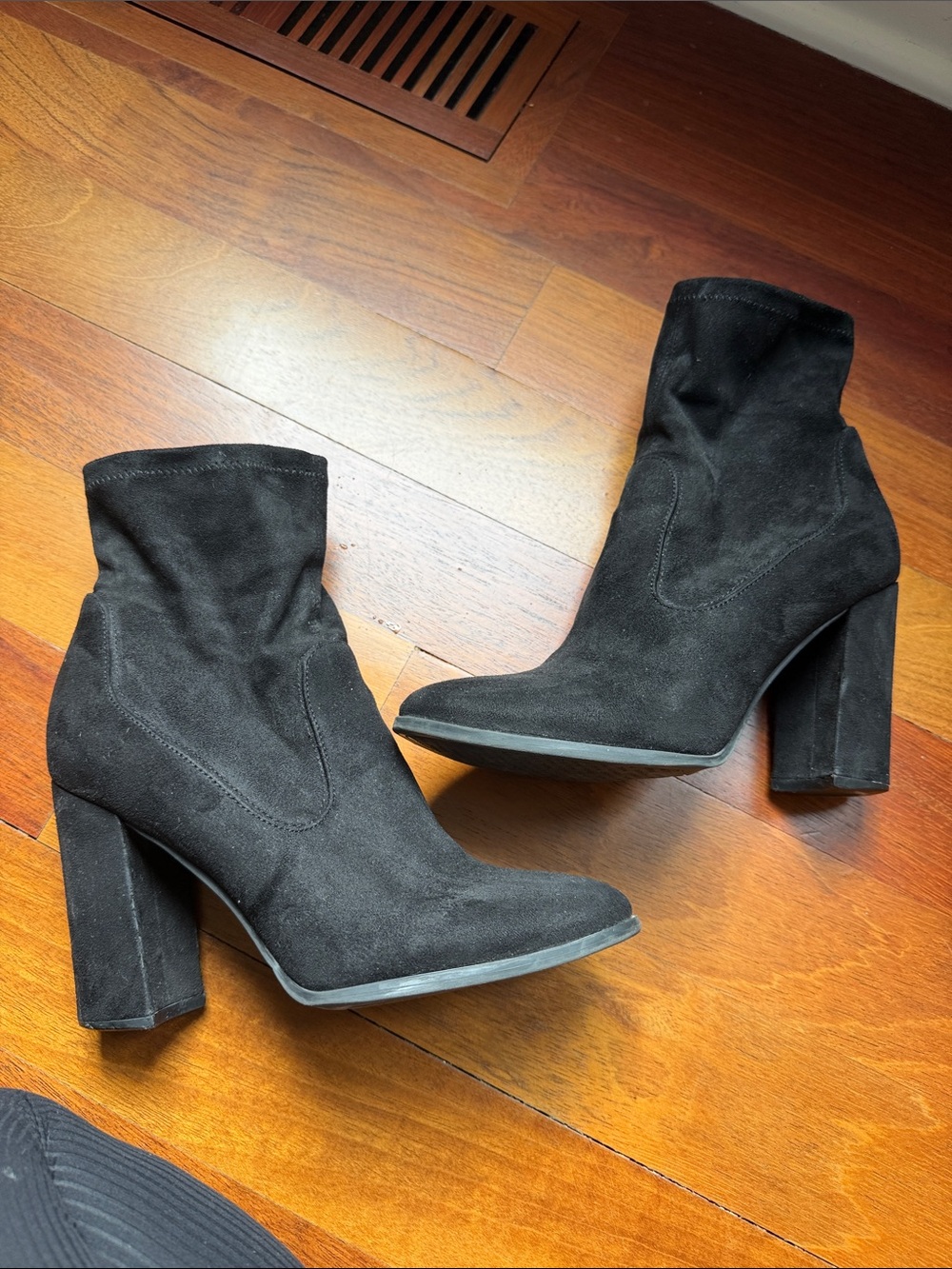 Marc Fisher Black faux Suede Block Heel Ankle Boots 7